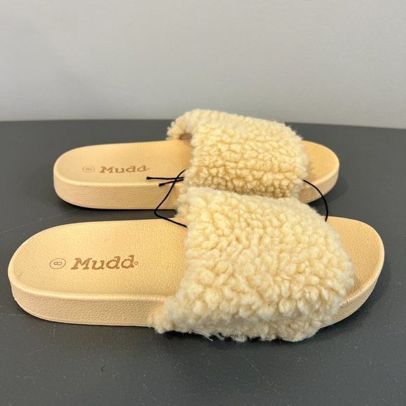 NWT MUDD Nude Beige Slip‎ On Fuzzy Sandals (8) - Picture 3 of 6